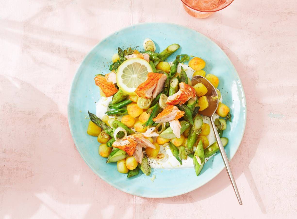 Mini-krieltjes met warmgerookte zalm & ricotta-yoghurtspread