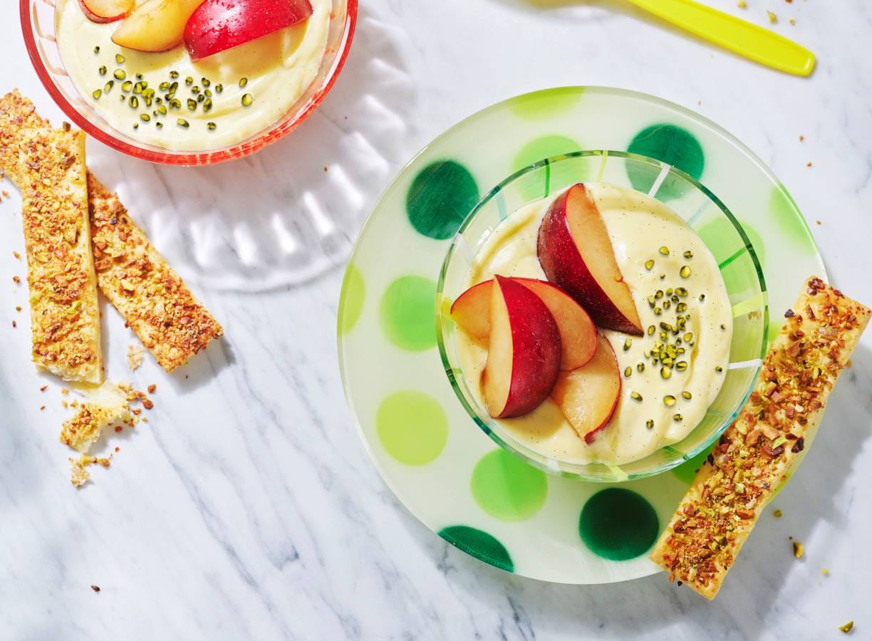 Custardtoetje met bladerdeeg en pruimen