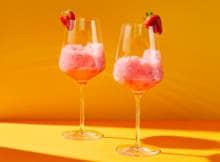 Maak kennis met dé trend: frosé = frozen rosé. Een soort van 18+ slush puppy. Het proberen waard!