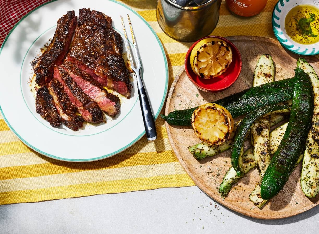 Gegrilde courgette met knoflookrub