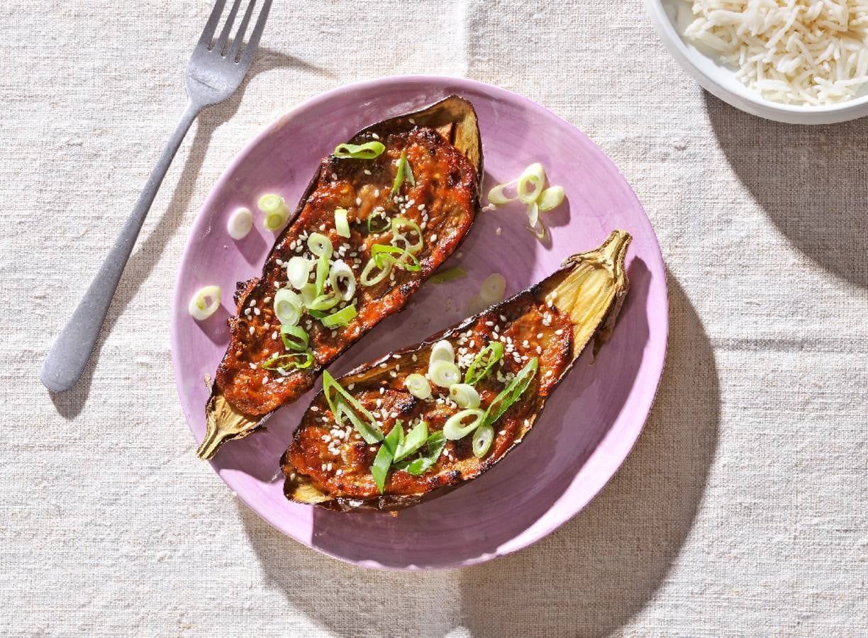 Geroosterde aubergine met miso en rijst