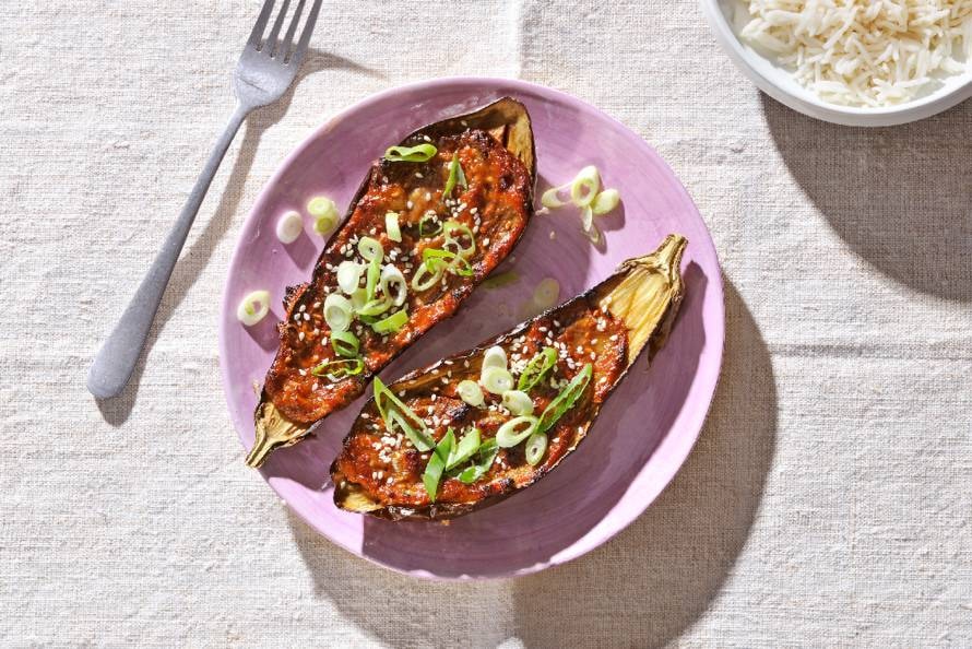 Geroosterde aubergine met miso en rijst