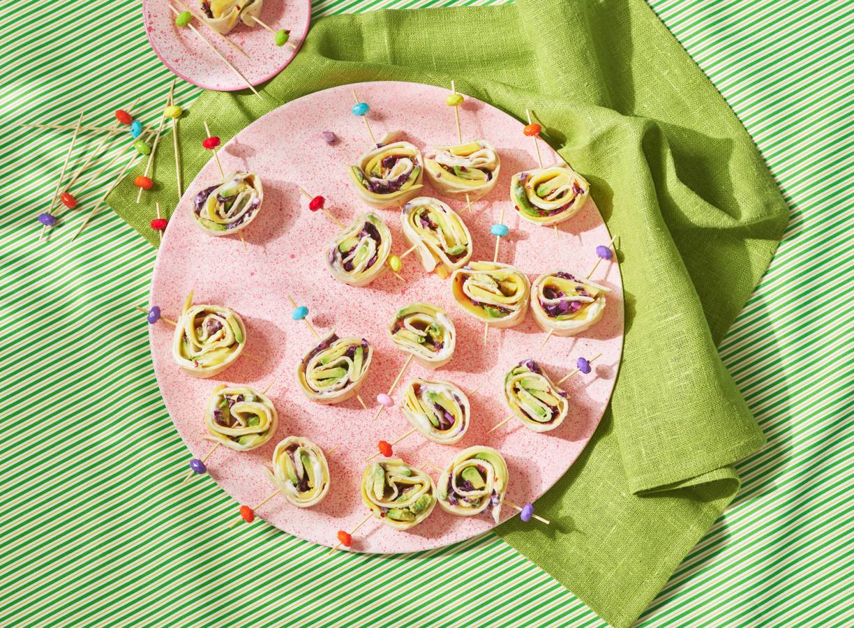 Wrap-hapjes met avocado en mango