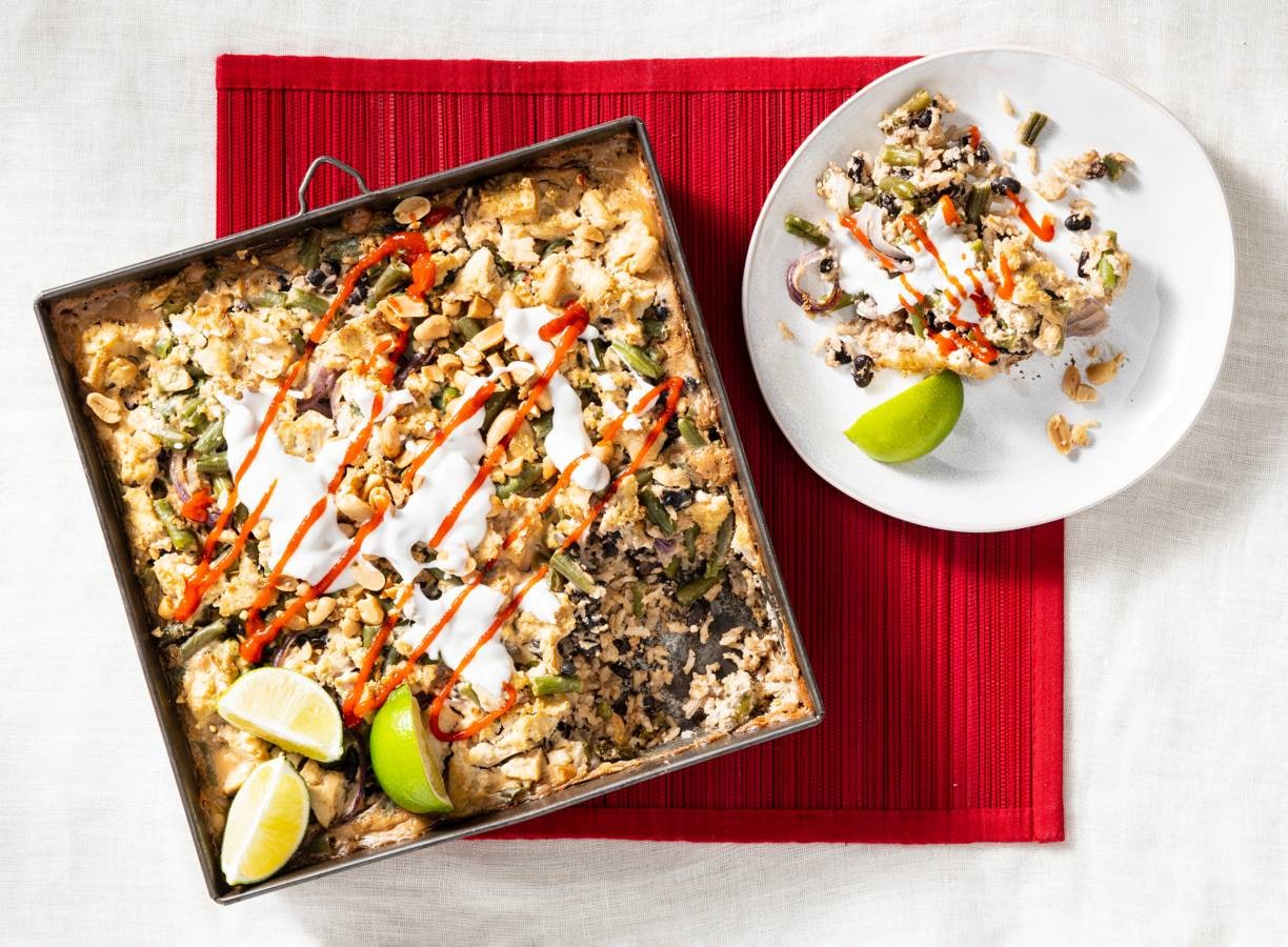 Rijsttraybake met zwarte bonen, sperziebonen en tofu