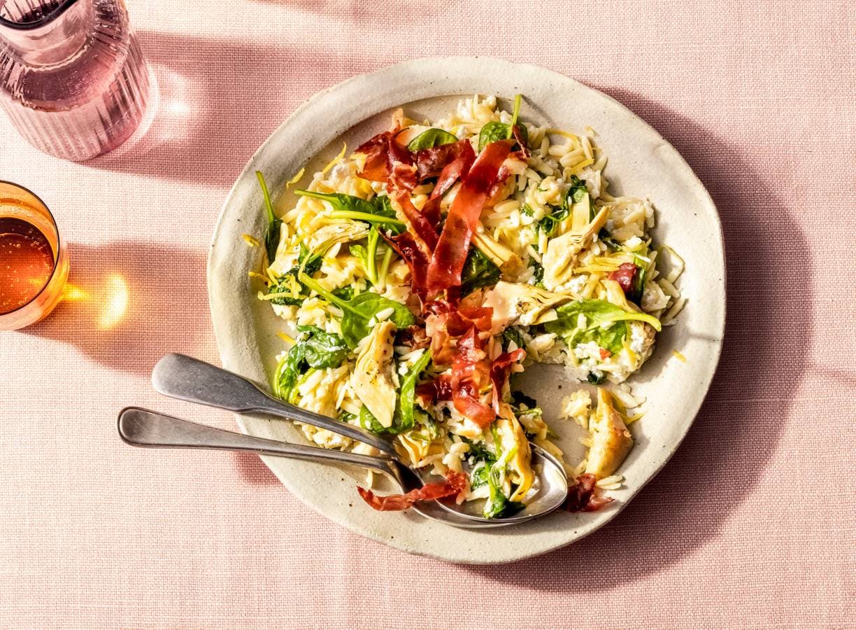 Salade van orzo, ricotta, spinazie en prossciutto