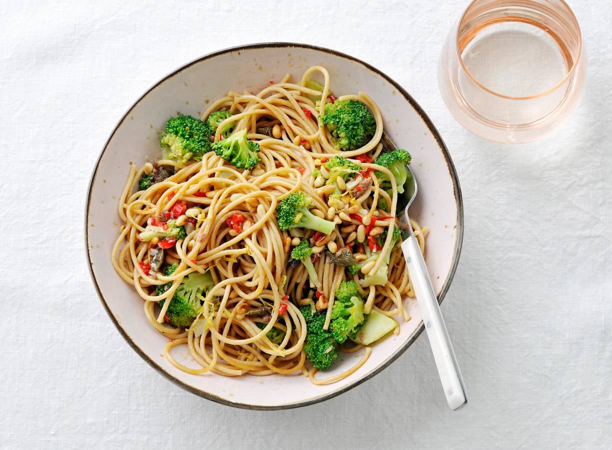 Volkorenspaghetti met broccoli en ansjovis