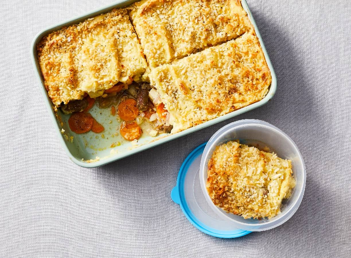 Ovenschotel met chipolata en knolselderij