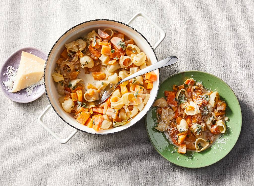 Eenpanspasta met herfstgroenten