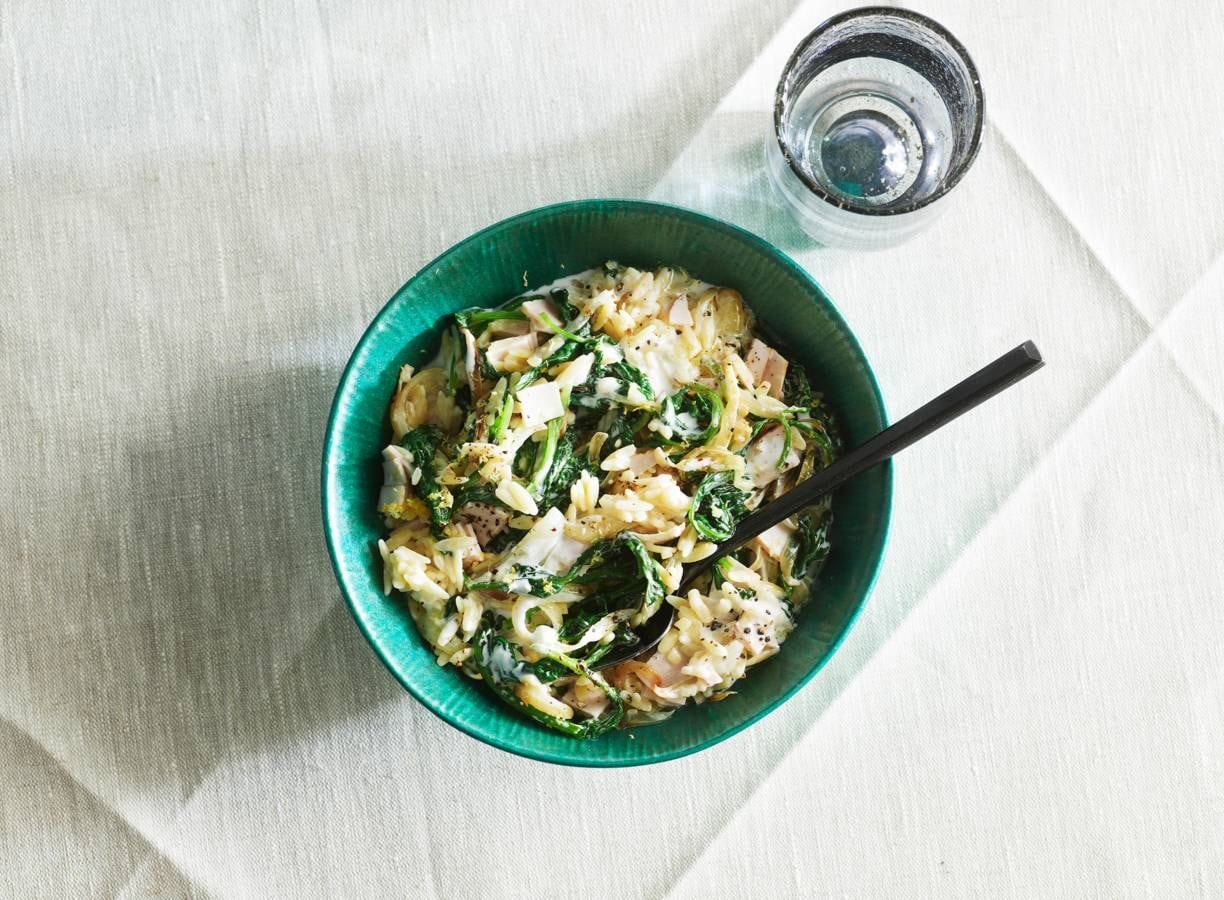 Orzo met kalkoen, spinazie en geitenkaas