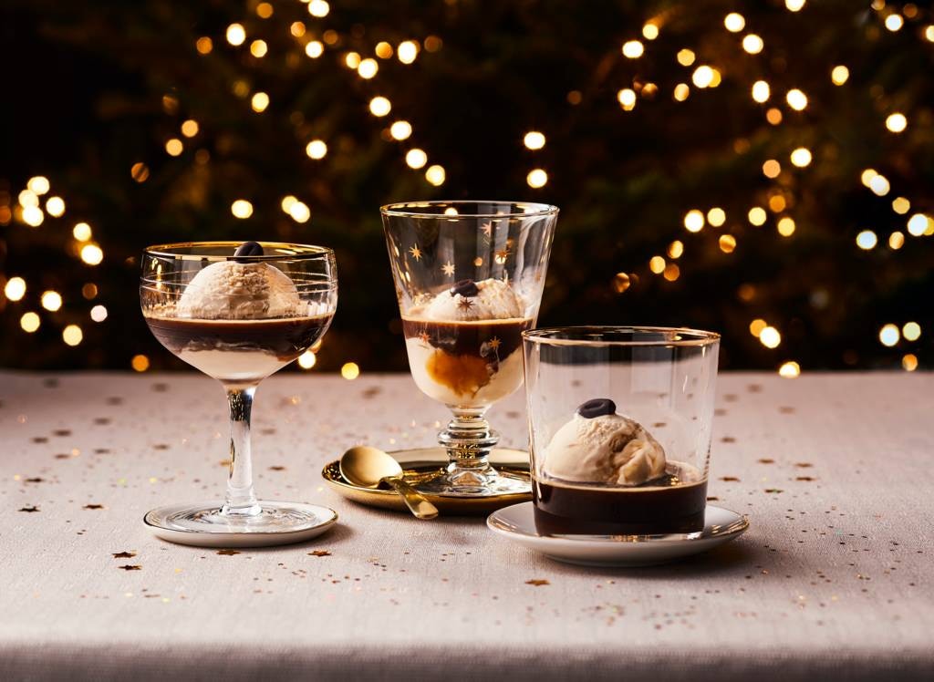 Koffie-ijs met espresso en mokkaboontjes recept - Allerhande | Albert Heijn