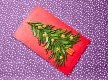 O, sperzieboom, o sperzieboom, wat zijn je takken van sperziebonen en peultjes wonderschoon! Met zijn stam van worteltjes en kerstballen net een echte kerstboom!