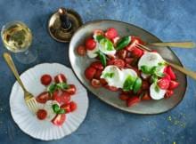 Dé klassieker uit de Italiaanse keuken: insalata caprese. Buon appetito!