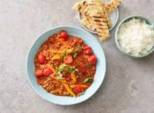 Tik 'm aan: het is tijd voor tikka masala met linzen en bloemkoolrijst.