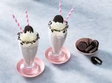 Een milkshake wordt nóg lekkerder als je er Oreo bij doet. Ga voor deze versie die je al in 10 minuten klaar hebt.