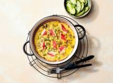 Een eiwitbommetje voor lunch? Daar zorgt deze omelet met surimi wel voor! 