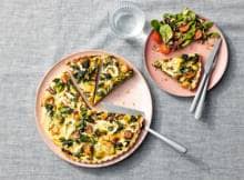 Een eiwitrijk recept dat ook nog eens fantastisch smaakt? Quiche dan voor deze heerlijke quiche met kipdij, cavalo nero en camembert. 