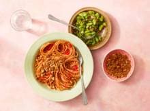 Pangrattato is een mix van krokant broodkruim en smaakmakers. Voor deze gezonde pasta maken we 'm met knoflook en noten!