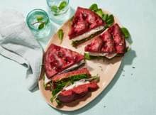 Vandaag = rood! Deze focaciasandwich spat van het bord.