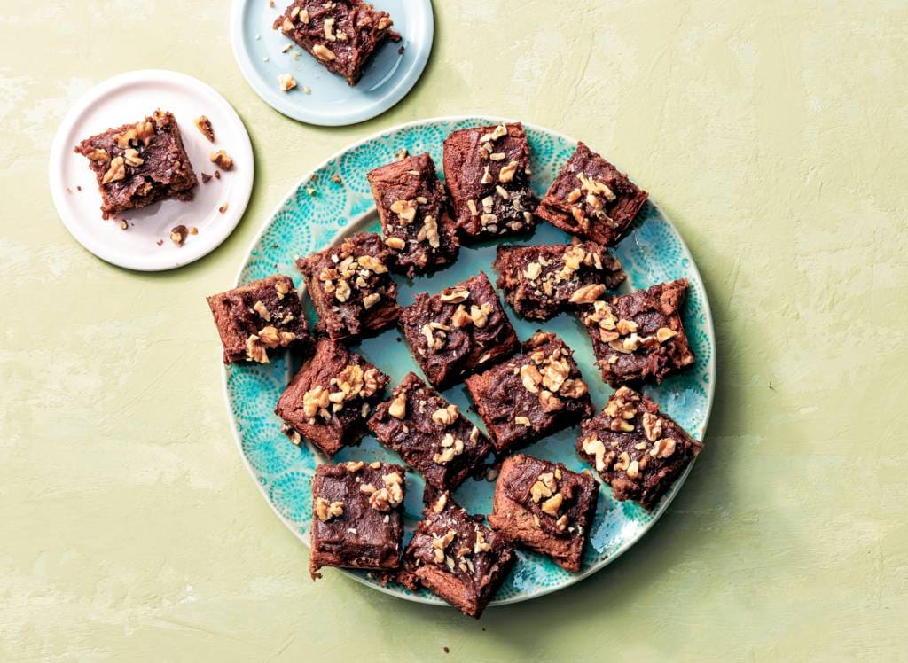 Gezonde bananencake van kikkererwten, pindakaas en walnoten