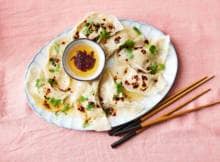 Een vega-variant van Chinese dumplings, die je met wat tips en trucs heel goed thuis kunt maken. Ga jij het proberen?