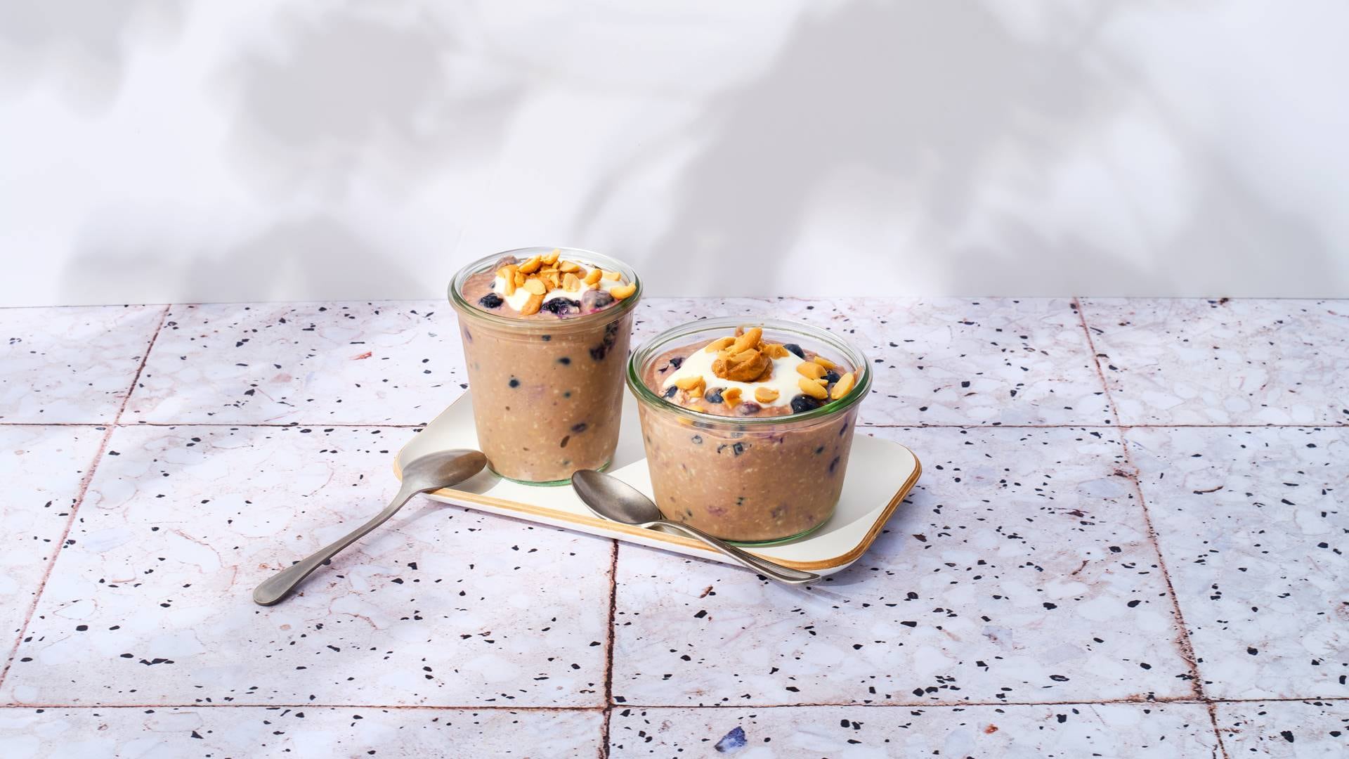 Overnight Oats Met Chocodrink En Blauwe Bessen Recept Allerhande Albert Heijn België