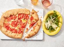 Altijd pret met een galette. Helemaal met tomaten en gruyère.