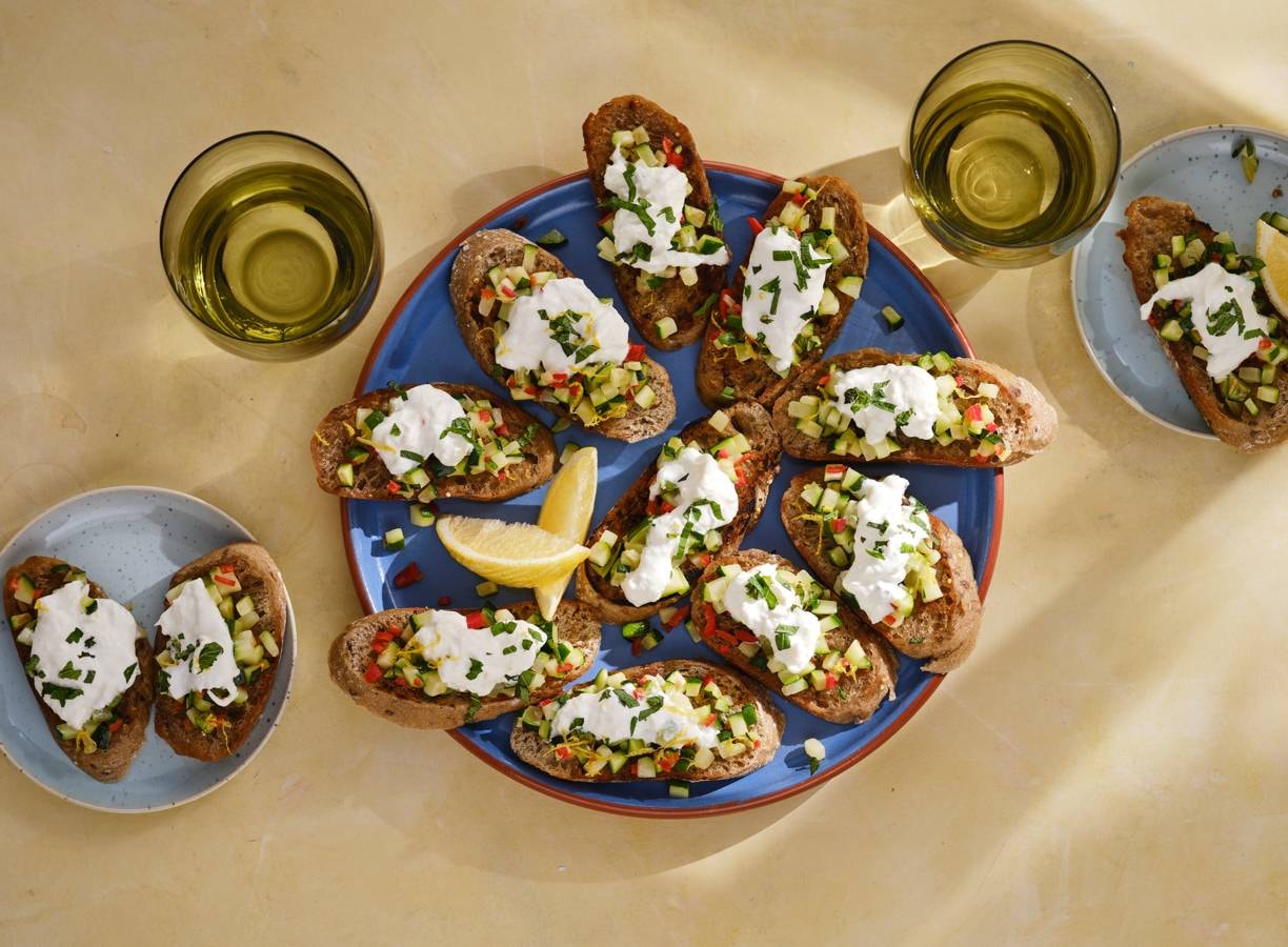 Bruschetta Met Burrata Warme Courgettesalade En Munt Recept