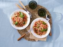 Spaghetti + tonijn + courgette + tomatensaus = een gezonde én snelle pasta die je elke dag kunt eten!