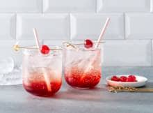 Haal de Shirley Temple in jezelf naar boven met deze mocktail. Cheers!