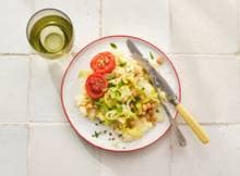 Zin in aardappels, maar dan anders? Combineer zo'n zijdezachte puree dan eens met gebakken spitskool, kikkererwten en tomaat.