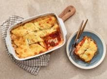 Lasagne maar dan net even anders? Deze variant met knolselderij, gehakt en mozzarella is een fijne verrassing.