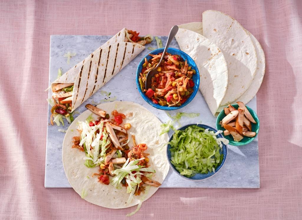 Wraps met kip, tomaat, mais, paprika en kaas van London Loy recept Allerhande Albert Heijn