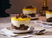 Witte chocolademousse? Ja! Mangopuree? Ja! Truffelchoco-krokantjes? Absoluut! Dit dessert heeft alleen maar winnaars.