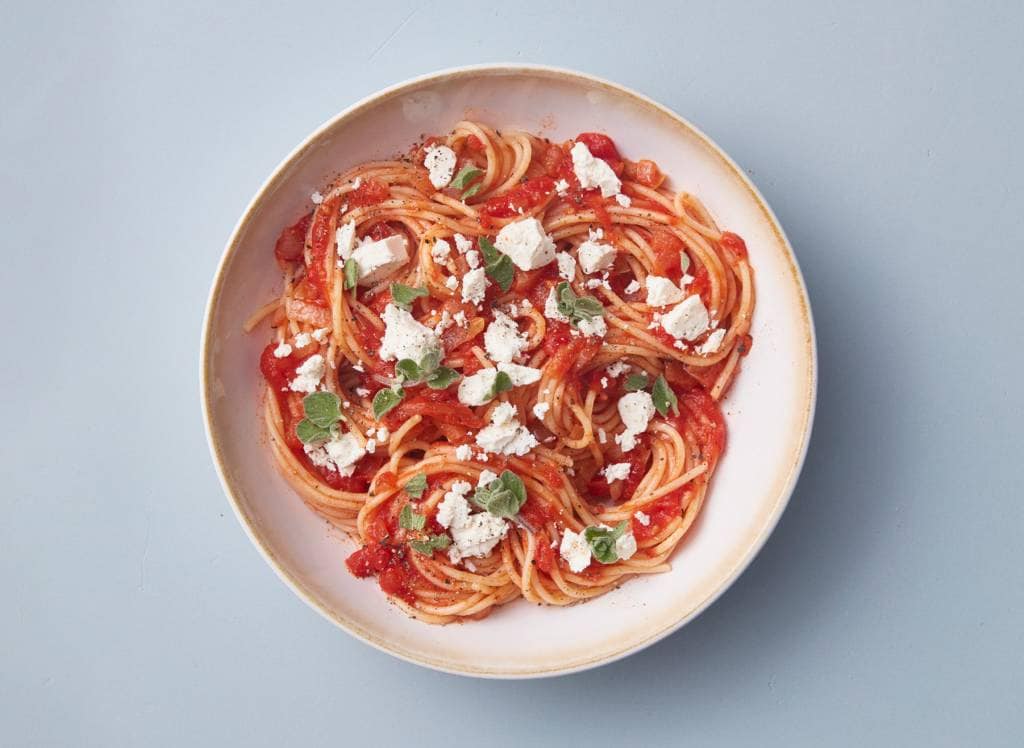 Spaghetti Met Rode Saus En Witte Kaas Recept Allerhande Albert Heijn