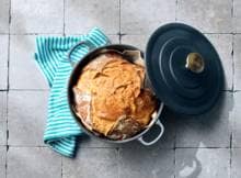 Wakker worden met koffie, de krant en vooral vers gebakken brood. Er gaat niks boven de geur van zelf gebakken brood!