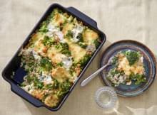 Het is weer tijd voor een ovenschotel! Deze macaroni-ovenschotel met broccoli, tuinerwten en mozzarella, welteverstaan.