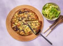 Frittata is zo'n gerecht dat je elke avond wel kunt eten. Dat geldt ook voor deze frittata met aardappel, courgette en salade.