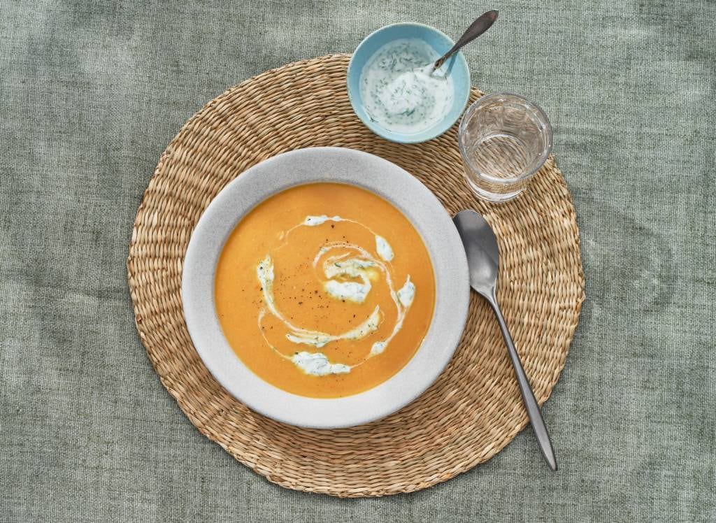 Linzensoep met korianderpesto recept - Allerhande | Albert Heijn België