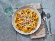 Zo'n winterse pasta heb je nog nooit achter de kiezen: spaghetti met geroosterde pompoen en blauwe kaas. Je warmt er helemaal van op!
