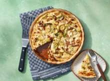 Deze vegetarische hartige taart met geitenkaas en zongedroogde tomaten is net een traktatie.
