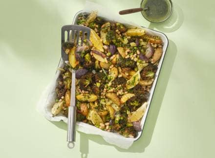 Traybake Van Kip Krieltjes Zoete Aardappel En Broccoli Recept