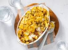 Smakelijke combinatie van zuurkool, ham, ananas & ui met aardappelschijfjes. Extra lekker door mosterd & kruidenboter.