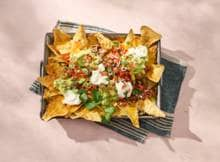 Nachos todos is Spaans voor nacho's met alles erop en eraan. Kom maar op met die borrel!