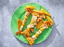Zoute halloumi en zoete nectarine zijn een gouden combinatie en maken deze vegaspies een perfecte aanvulling op je BBQ-menu.