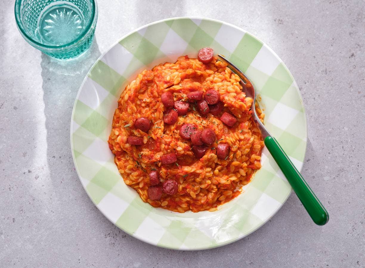 Orzo Met Rode Saus En Salami Recept Allerhande Albert Heijn