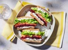 Zon, zee, zalm: deze frisse sandwich neem je makkelijk mee op pad!