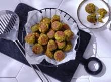 De take-away snack uit eigen keuken: gefrituurde vegetarische balletjes uit het Midden-Oosten. Lekker op een pitabroodje met knoflooksaus. 