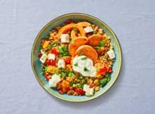 De gouden combi: couscous met pompoen, spinazie en feta. Lekker met Griekse yoghurt en optioneel koriander. Gegarandeerd een feest op tafel!