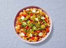 AH verspakket eenpansgerecht schelpjespasta met kruidige tomatensaus