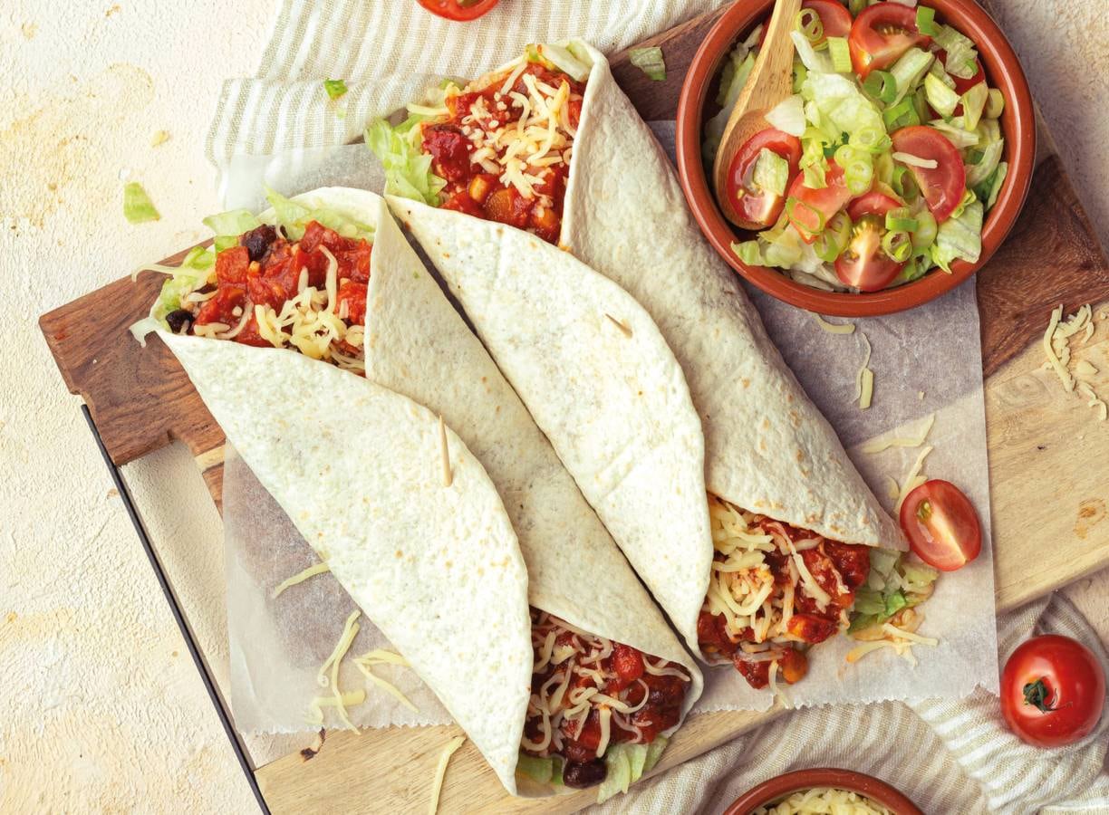 Zwarte bonenwraps met geraspte kaas van Hak recept Allerhande